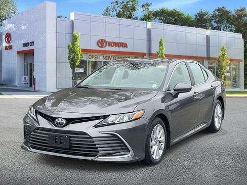 Used 2023 Toyota Camry LE image 4