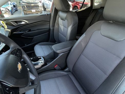 Used 2025 Chevrolet Trax LT image 22