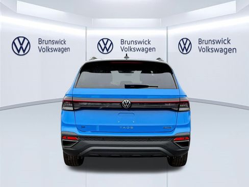New 2026 Volkswagen Taos SE image 5