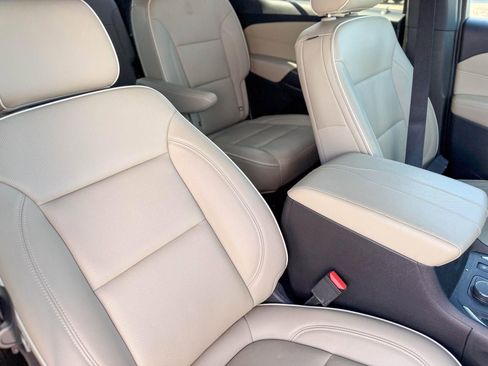 Used 2022 Chevrolet Traverse Premier image 12