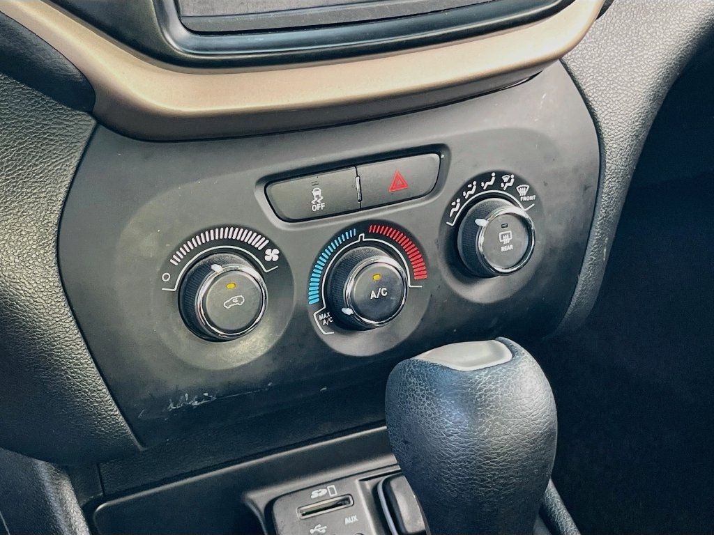 Used 2017 Jeep Cherokee Sport FWD image 14
