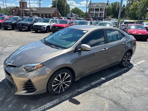 Used 2019 Toyota Corolla SE FWD image 2