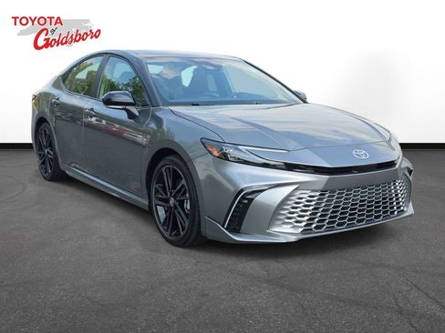 Used 2025 Toyota Camry XSE image 3