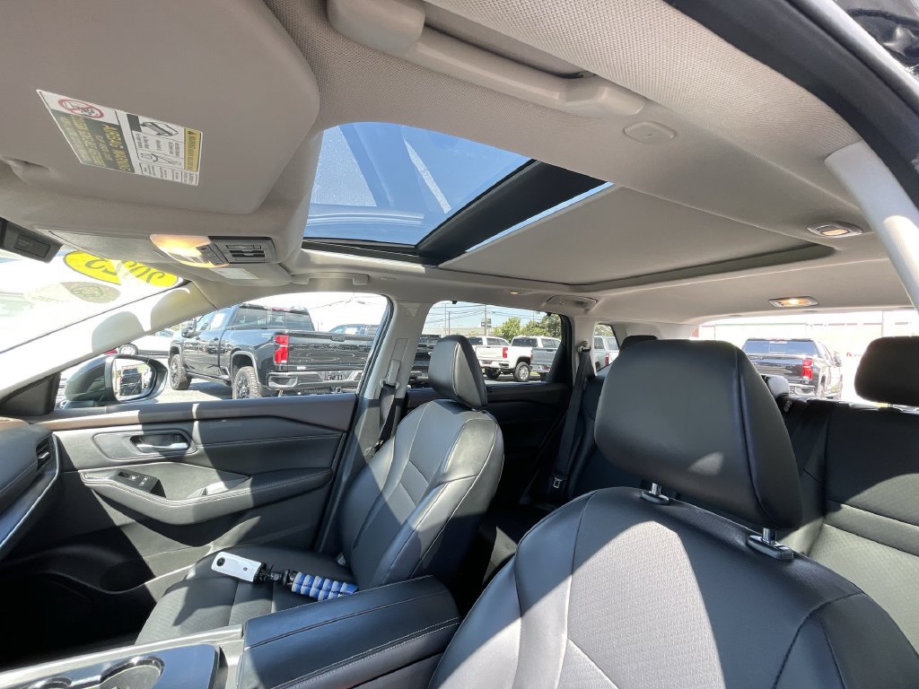 Used 2023 Nissan Rogue SV w/ SV Premium B Package FWD image 19