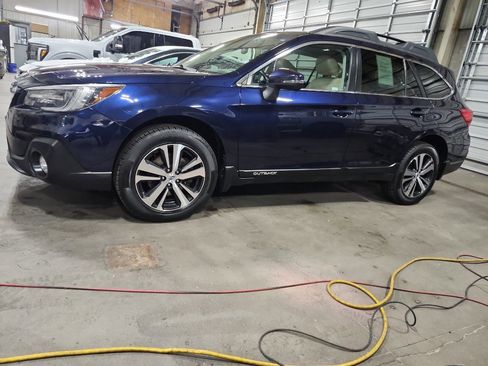 Used 2018 Subaru Outback 3.6R Limited image 2