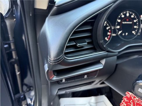 Used 2021 MAZDA MAZDA3 s image 32