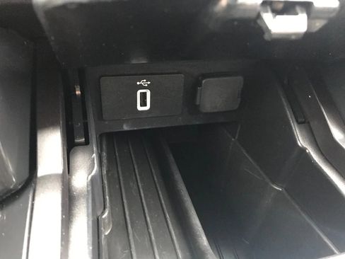 Used 2019 Ford Explorer XLT w/ Equipment Group 202A image 32