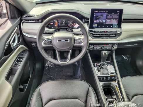 Used 2025 Jeep Compass Limited AWD/4WD image 13