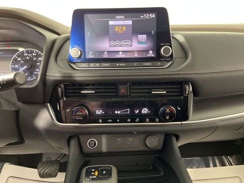 Used 2023 Nissan Rogue SV w/ SV Premium Package image 25