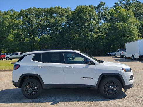 New 2026 Jeep Compass Latitude AWD/4WD image 2