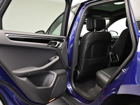 Certified 2026 Porsche Macan AWD/4WD image 44