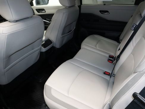 Used 2024 Nissan Pathfinder SL image 22
