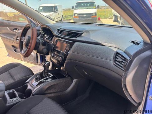 Used 2020 Nissan Rogue SV FWD image 31