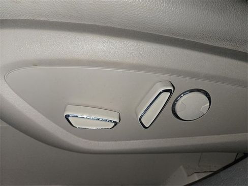 Used 2022 Lincoln Nautilus FWD w/ Premium Package image 12