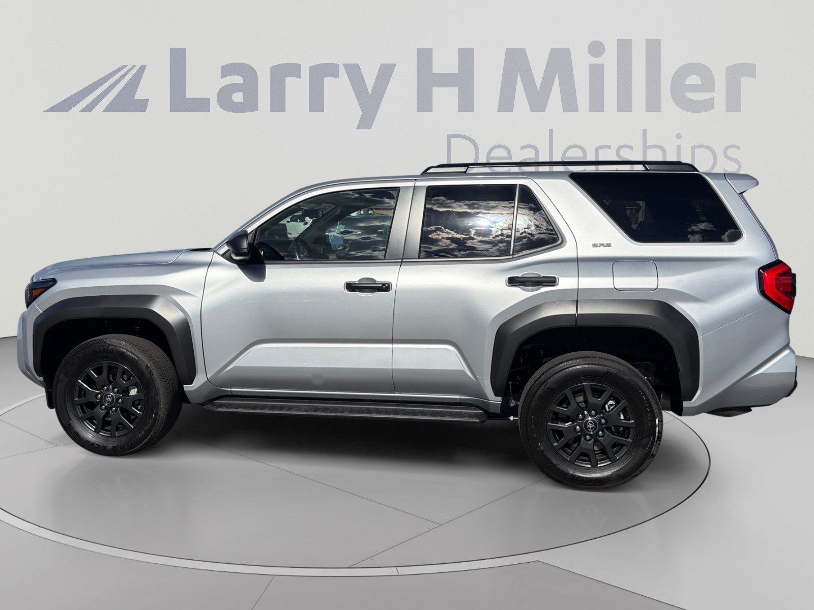 Certified 2025 Toyota 4Runner SR5 AWD/4WD image 2