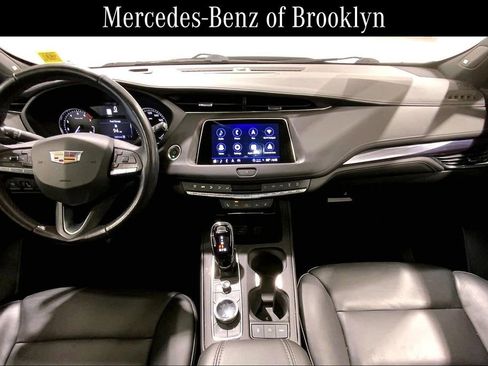 Used 2023 Cadillac XT4 Luxury w/ Cold Weather Package AWD/4WD image 15
