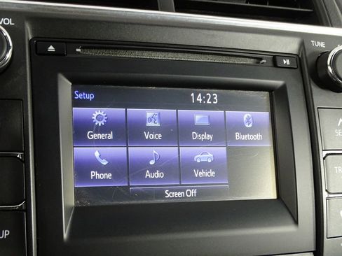 Used 2017 Toyota Camry LE image 32