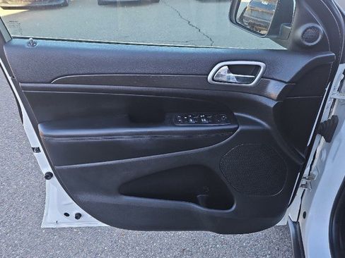 Used 2018 Jeep Grand Cherokee Laredo image 9