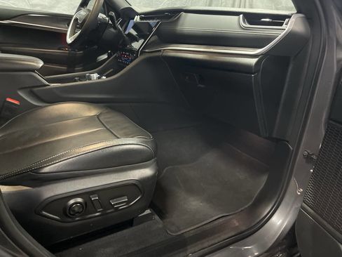 Used 2024 Jeep Grand Cherokee L Limited w/ Luxury Tech Group II image 14