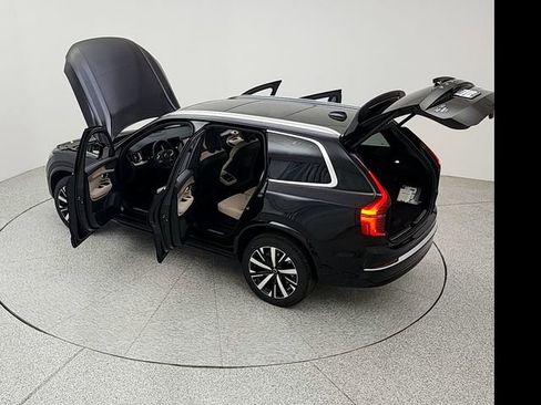 New 2026 Volvo XC90 B5 Core image 41