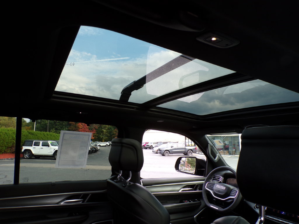 Used 2022 Jeep Wagoneer Series III AWD/4WD image 10
