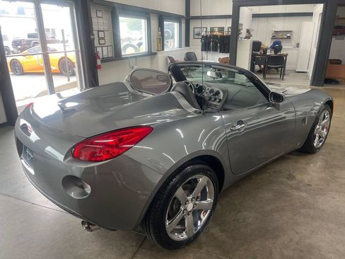 Used 2007 Pontiac Solstice Convertible w/ Premium Package RWD image 14