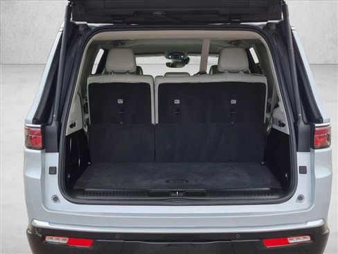 Used 2022 Jeep Wagoneer Series II AWD/4WD image 6