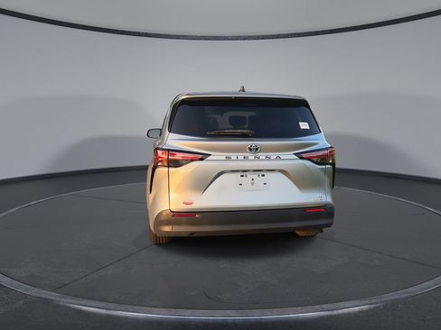 Used 2021 Toyota Sienna LE FWD image 7
