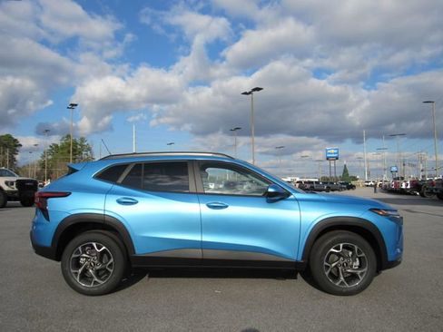 New 2026 Chevrolet Trax LT w/ Driver Confidence Package image 3