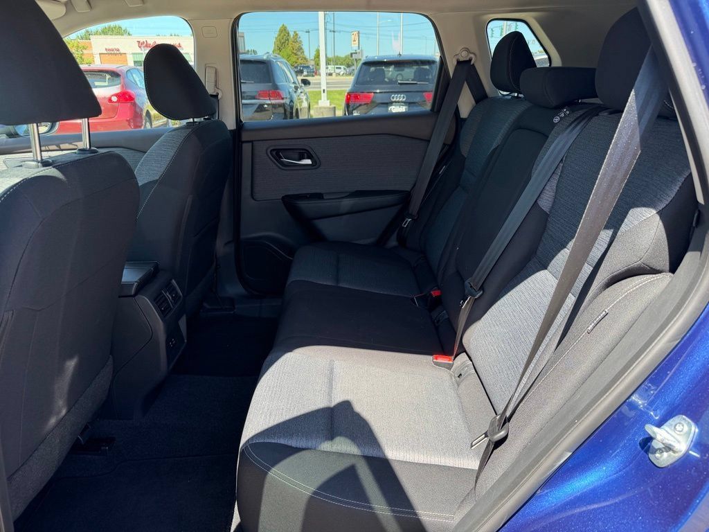 Used 2023 Nissan Rogue SV FWD image 10