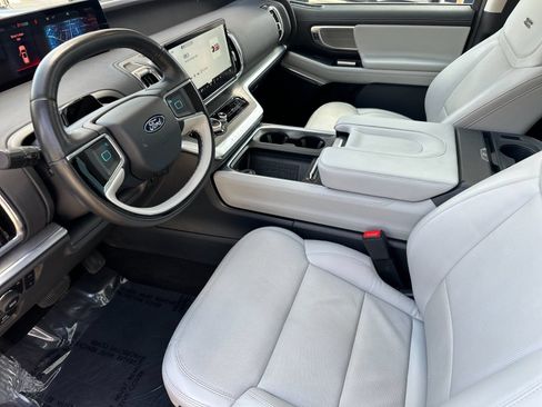 Used 2025 Ford Expedition Max Platinum w/ Driver's Package AWD/4WD image 10