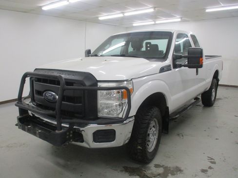 Used 2016 Ford F250 XL w/ Power Equipment Group AWD/4WD image 3