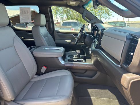 Used 2022 GMC Sierra 1500 SLT w/ SLT Premium Plus Package AWD/4WD image 34