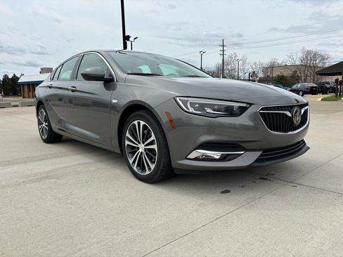 Used 2019 Buick Regal Essence w/ Driver Confidence Package I FWD image 5