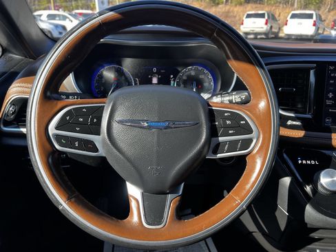 Used 2020 Chrysler Pacifica Limited image 25