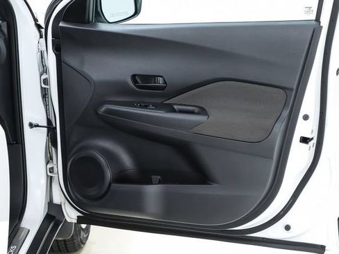 Used 2018 Nissan Kicks S FWD image 34