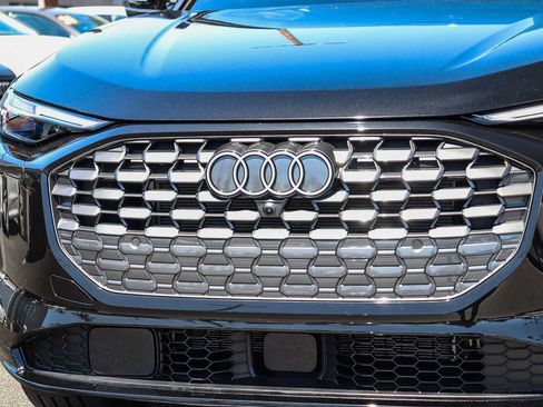 Used 2025 Audi Q5 Premium Plus w/ Premium Plus AWD/4WD image 8
