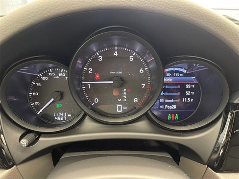 Used 2025 Porsche Macan image 9