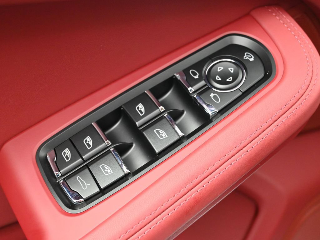 Certified 2026 Porsche Macan AWD/4WD image 19