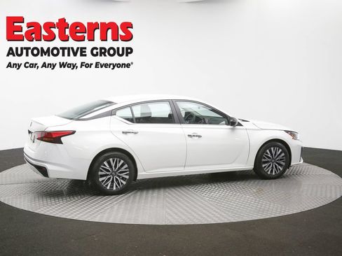 Used 2025 Nissan Altima 2.5 SV FWD image 44