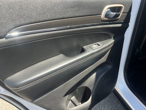 Used 2016 Jeep Grand Cherokee Limited image 29