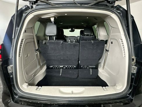 Used 2023 Chrysler Pacifica Touring-L FWD image 28