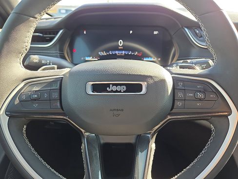 Used 2023 Jeep Grand Cherokee Altitude image 24