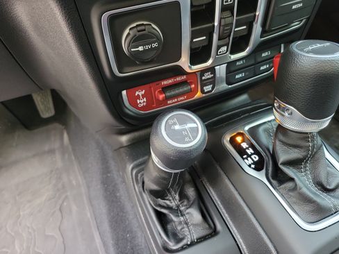Certified 2025 Jeep Gladiator Rubicon w/ Safety Group AWD/4WD image 20
