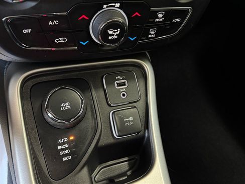 Used 2020 Jeep Compass Latitude w/ Popular Equipment Group AWD/4WD image 19