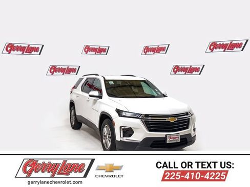 Certified 2023 Chevrolet Traverse LT FWD image 1