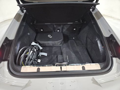 Used 2023 Porsche Panamera 4 Platinum Edition image 16