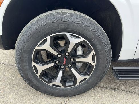 Used 2025 GMC Yukon AT4 w/ AT4 Premium Plus Package image 23
