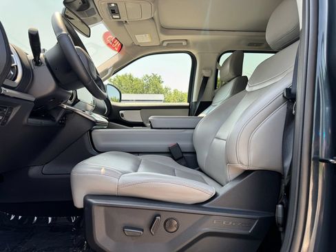 Used 2025 Ford Expedition Active AWD/4WD image 23