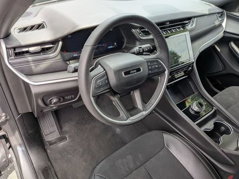 Certified 2023 Jeep Grand Cherokee Altitude AWD/4WD image 11